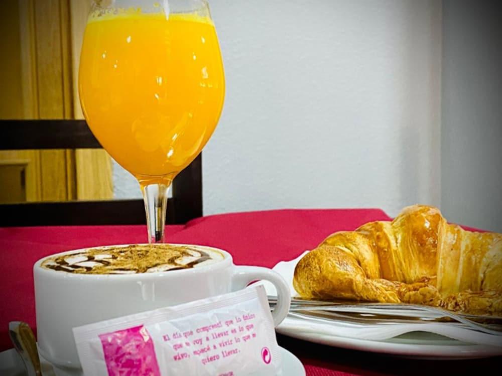 Hostal Valdepenas By Bossh Hotels Екстериор снимка